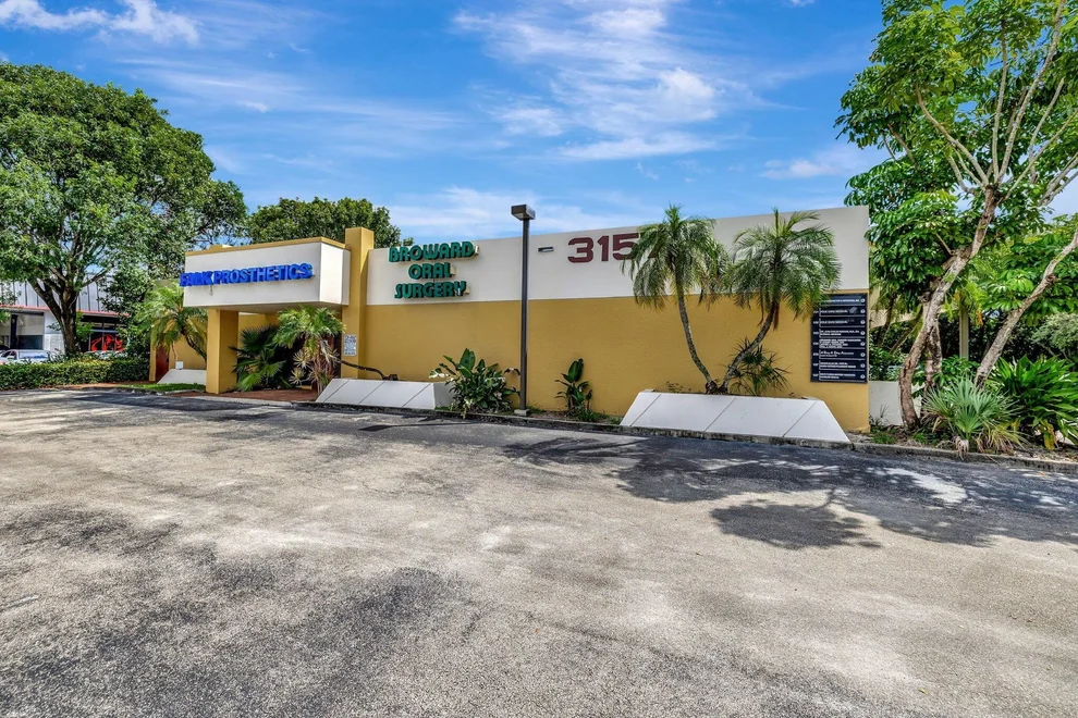 Unit for sale at 3157 N University Drive, Davie, FL 33024