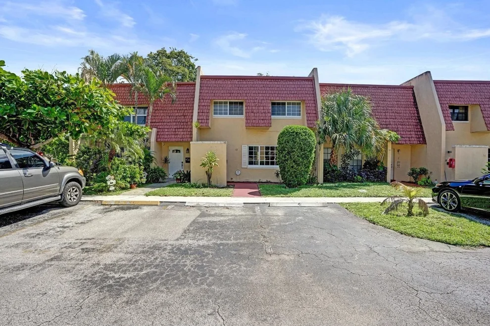Unit for sale at 42 Canterbury Lane, Tamarac, FL 33319