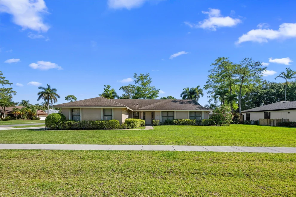 Unit for sale at 657 Juniper Place, Wellington, FL 33414