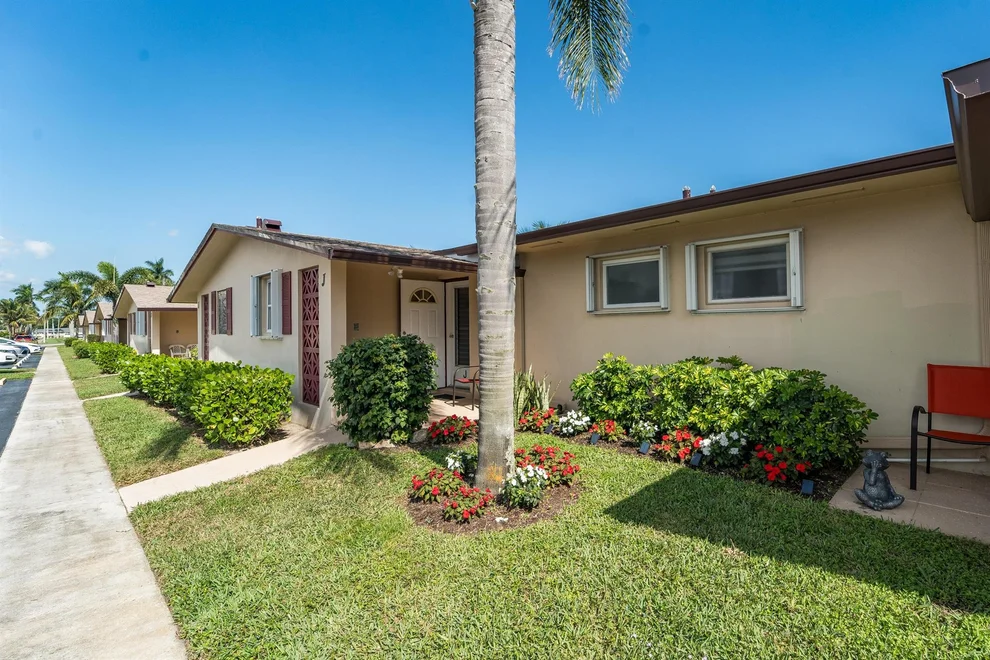 Unit for sale at 2950 Crosley Drive E, West Palm Beach, FL 33415