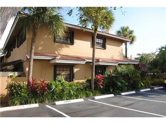 Unit for sale at 905 SE 12th Court, Fort Lauderdale, FL 33316