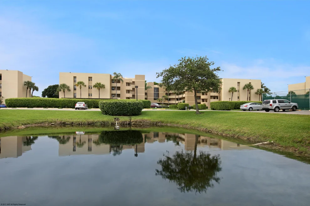Unit for sale at 5801 Camino Del Sol, Boca Raton, FL 33433