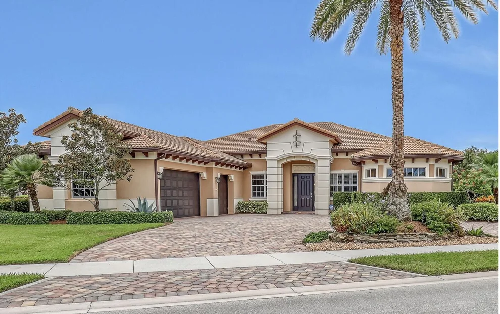 Unit for sale at 104 Manor Circle, Jupiter, FL 33458