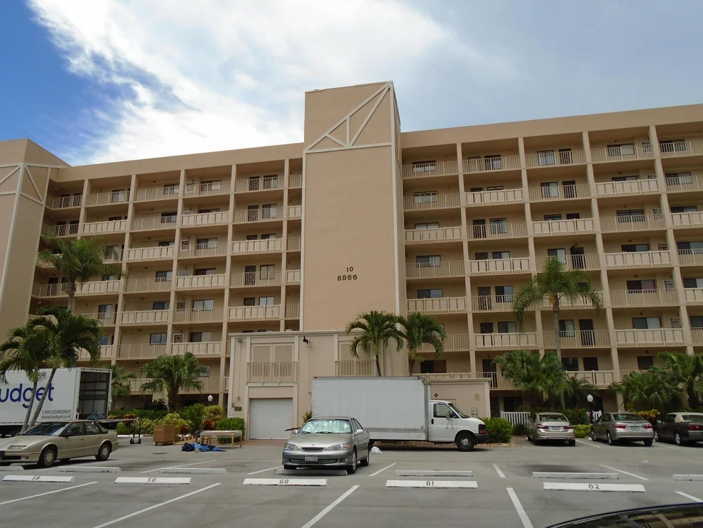 Unit for sale at 6866 Huntington Lane, Delray Beach, FL 33446