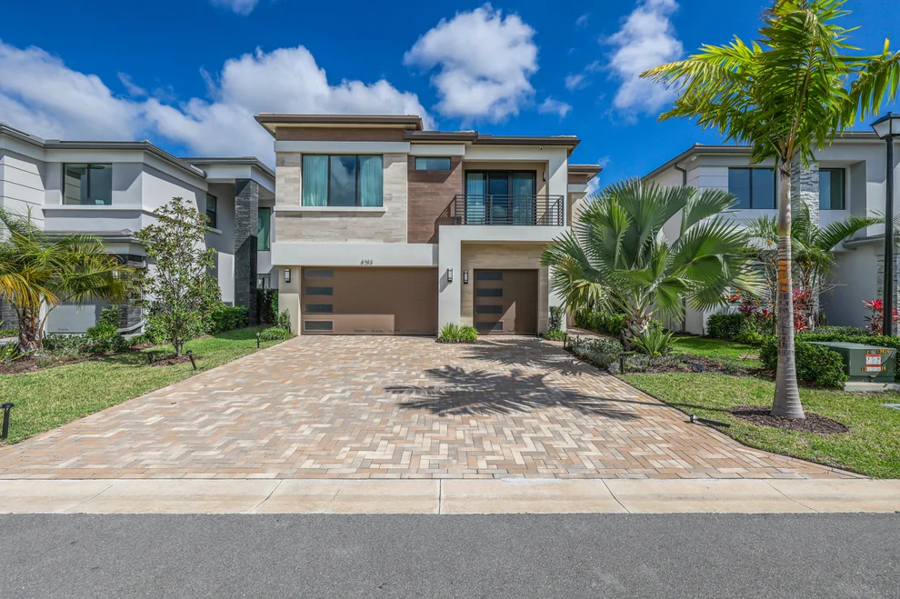 Unit for sale at 8283 Royal County Down Road, Boca Raton, FL 33434