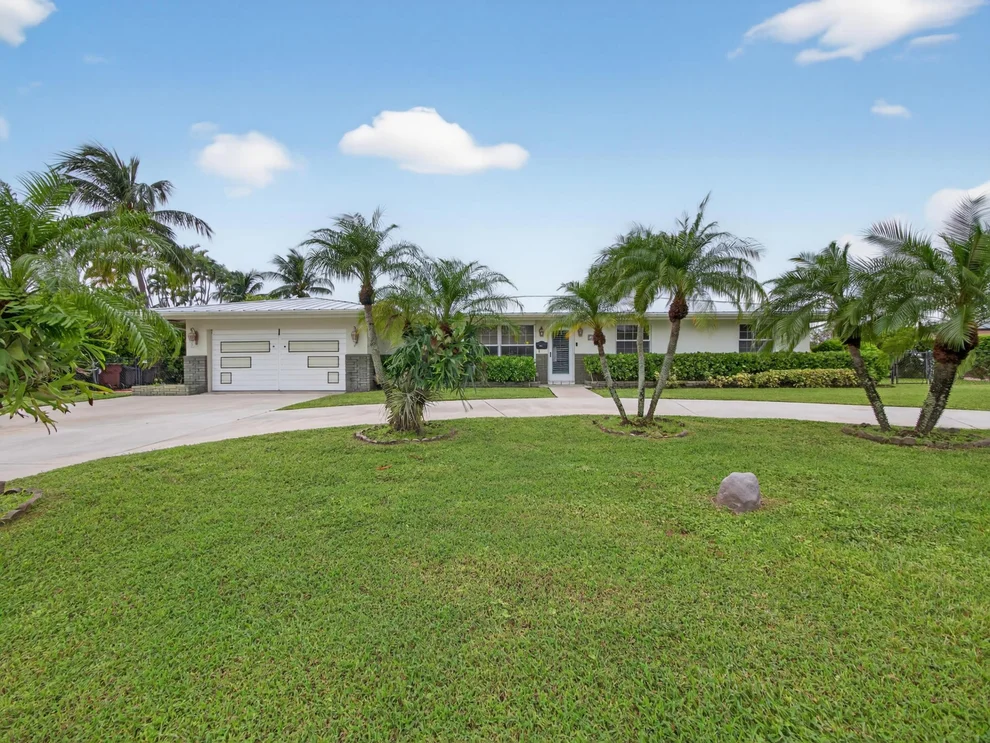 Unit for sale at 1401 Alpha Court N, Lake Clarke Shores, FL 33406