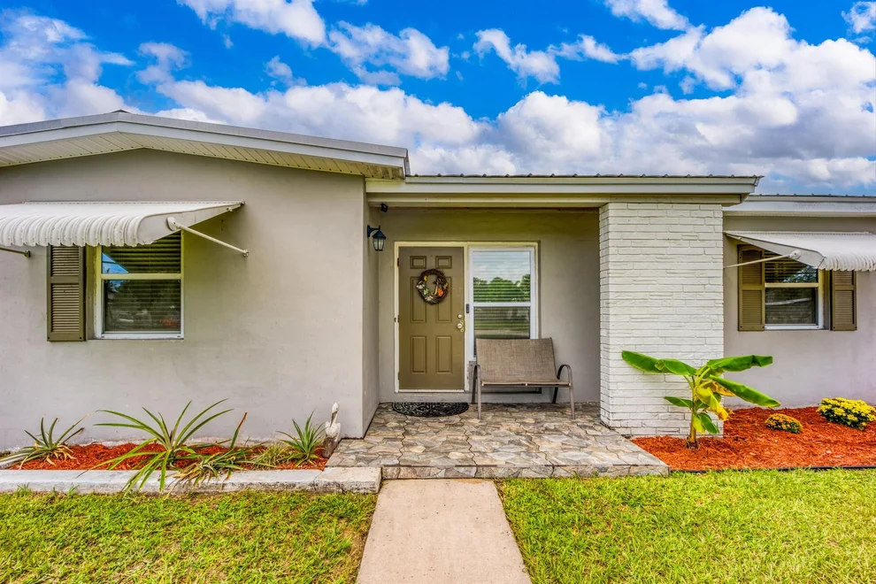 Unit for sale at 102 SE El Sito Court, Port St Lucie, FL 34983