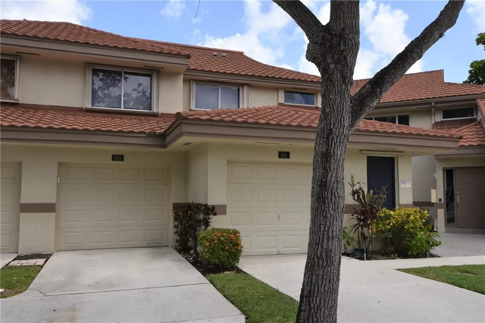 Unit for sale at 949 NW 92 Te, Plantation, FL 33324