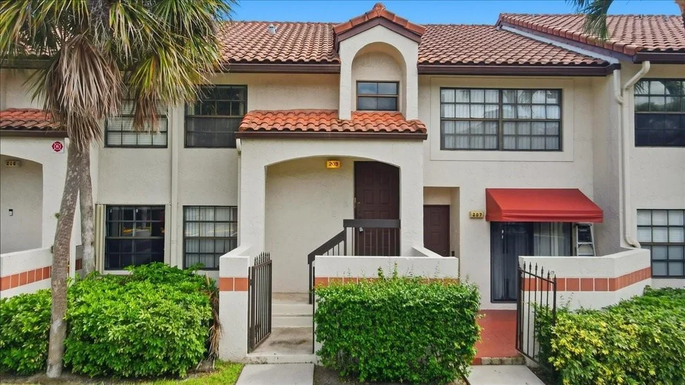 Unit for sale at 208 Lincoln Court, Deerfield Beach, FL 33442