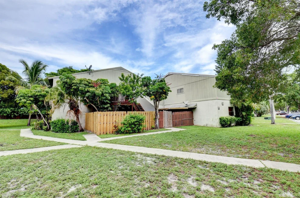 Unit for sale at 33 Crossings Circle, Boynton Beach, FL 33435