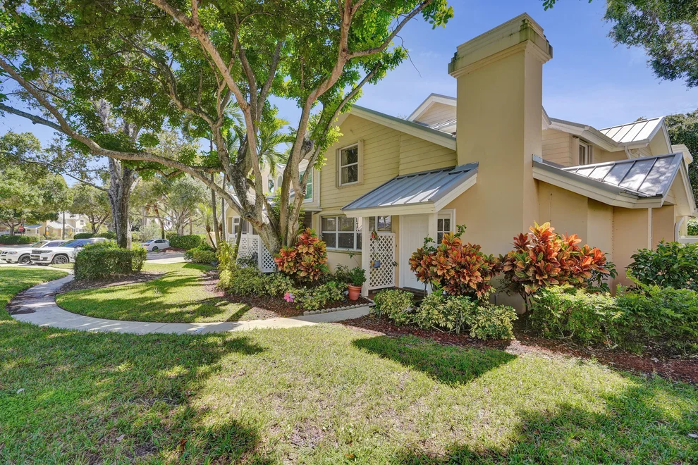 Unit for sale at 2401 Amherst Court, Boynton Beach, FL 33436