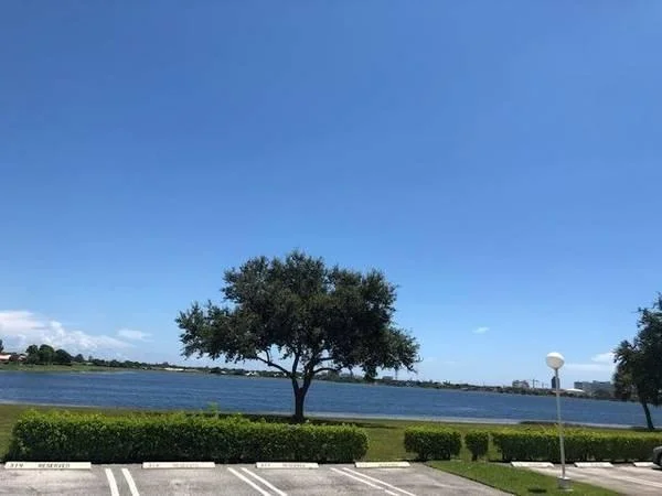 Unit for sale at 470 Executive Center Drive, West Palm Beach, FL 33401