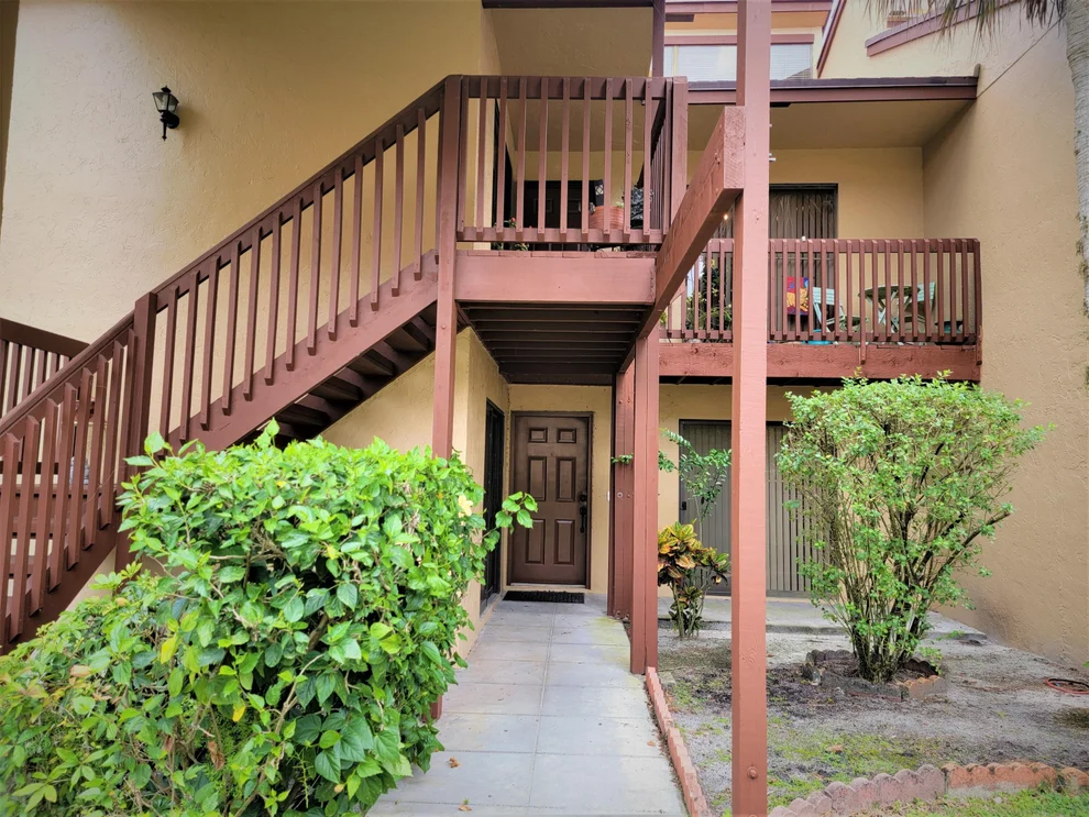 Unit for sale at 403 Lakeview Drive E, Royal Palm Beach, FL 33411