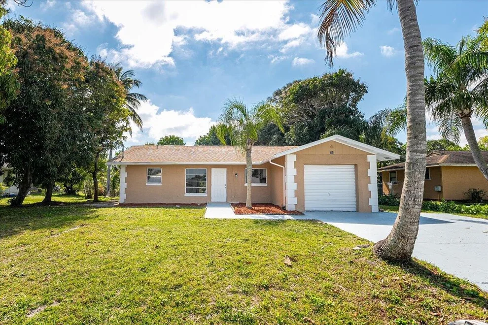 Unit for sale at 380 SE Crosspoint Drive, Port St Lucie, FL 34983