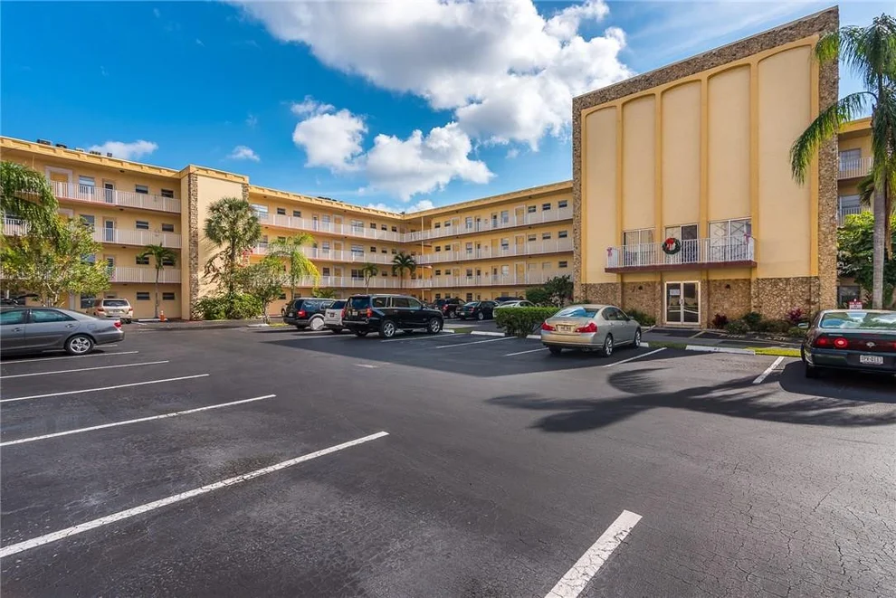 Unit for sale at 3940 NW 42, Lauderdale Lakes, FL 33319