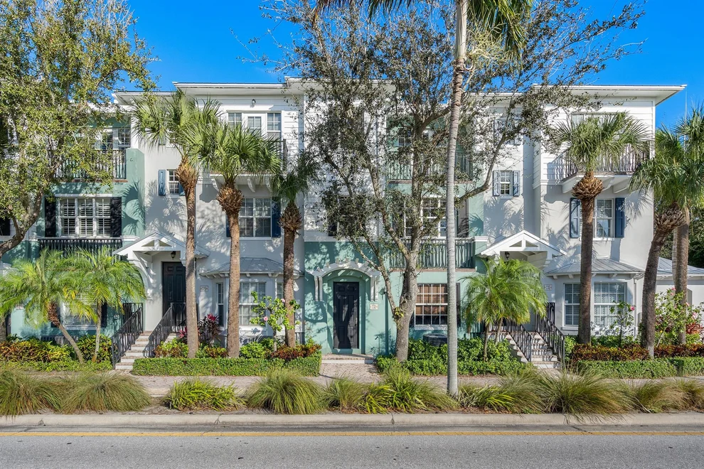 Unit for sale at 332 W Mallory Circle, Delray Beach, FL 33483