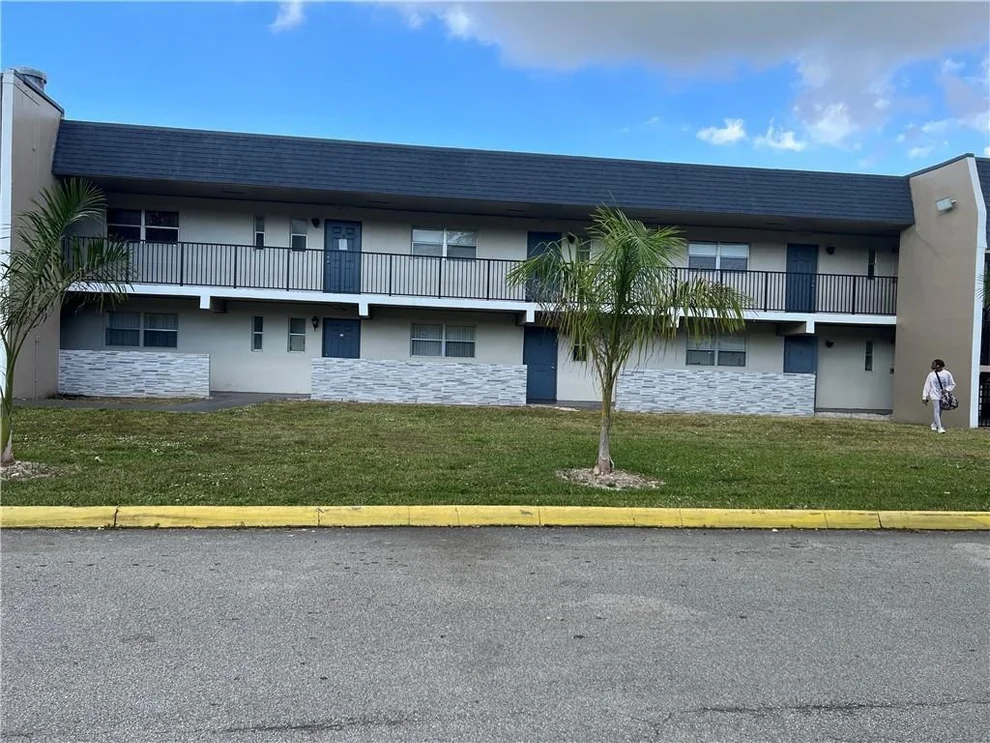 Unit for sale at 7925 S Colony Circle, Tamarac, FL 33321