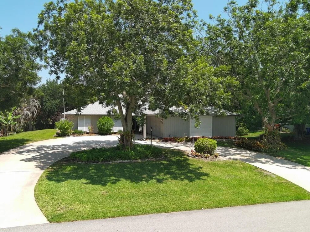 Unit for sale at 1070 47th Avenue SW, Vero Beach, FL 32968