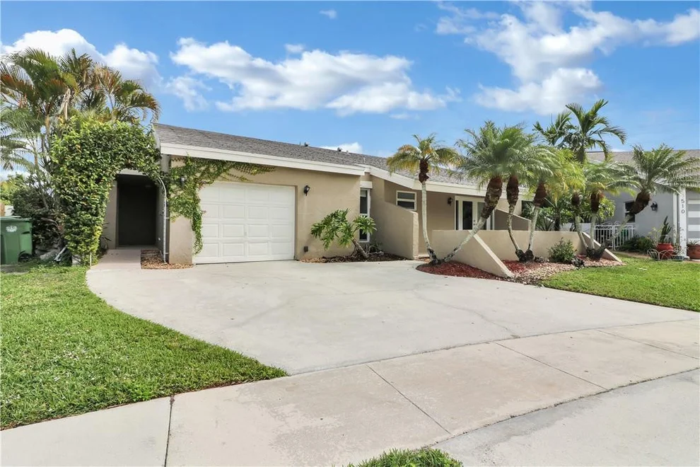 Unit for sale at 16611 Redwood Way, Weston, FL 33326