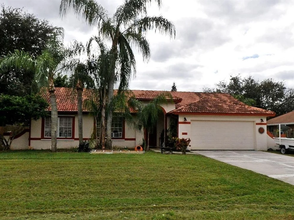 Unit for sale at 210 SE Sims Circle, Port St Lucie, FL 34984