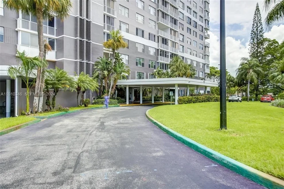 Unit for sale at 3850 Washington Street, Hollywood, FL 33021