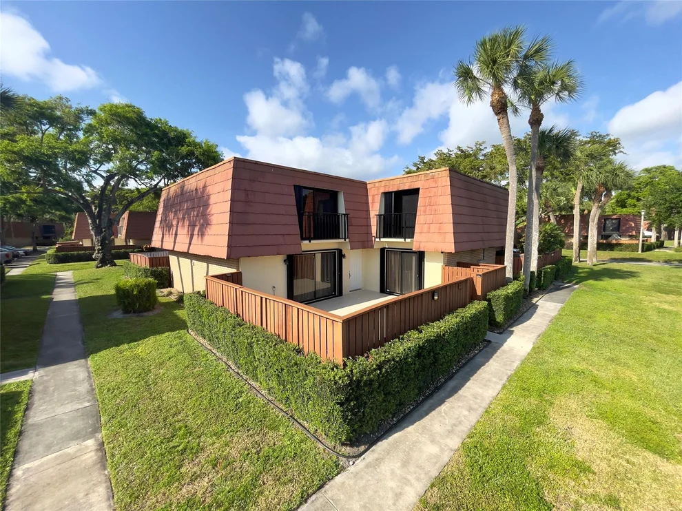 Unit for sale at 306 Buttonwood Lane, Boynton Beach, FL 33436