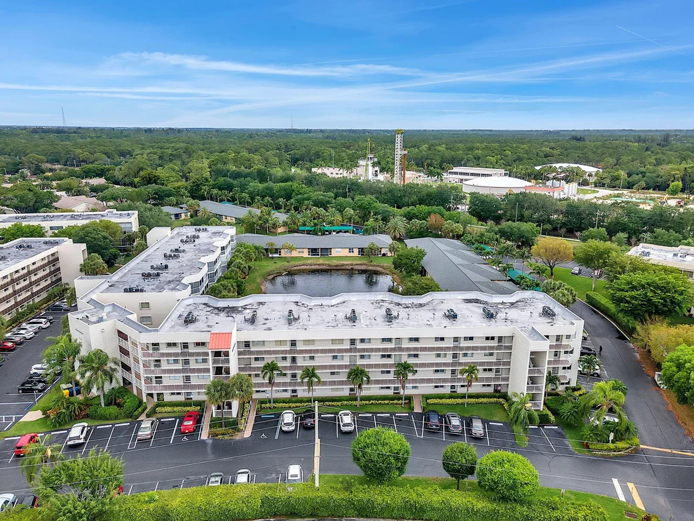 Unit for sale at 3146 Via Poinciana, Lake Worth, FL 33467