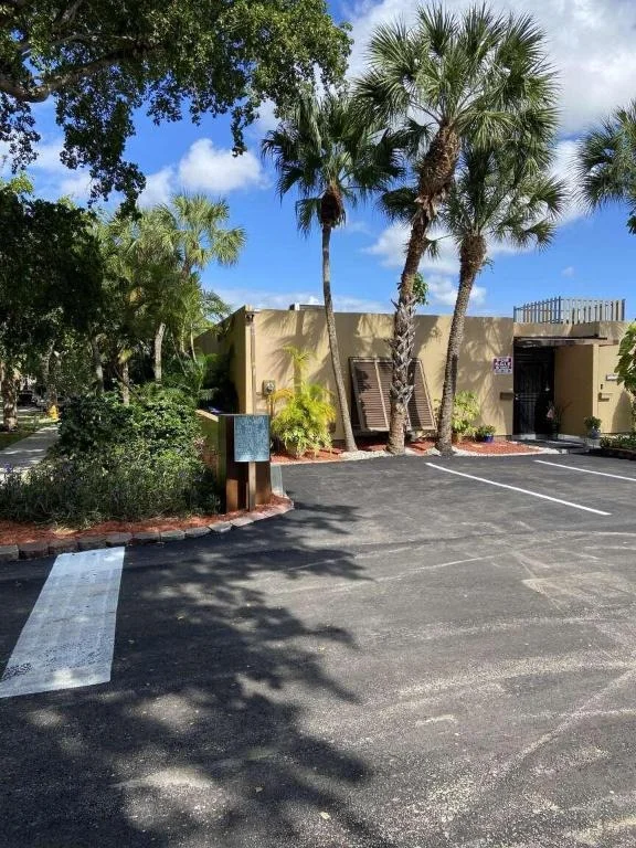 Unit for sale at 16023 Kingsmoor Way, Miami Lakes, FL 33014