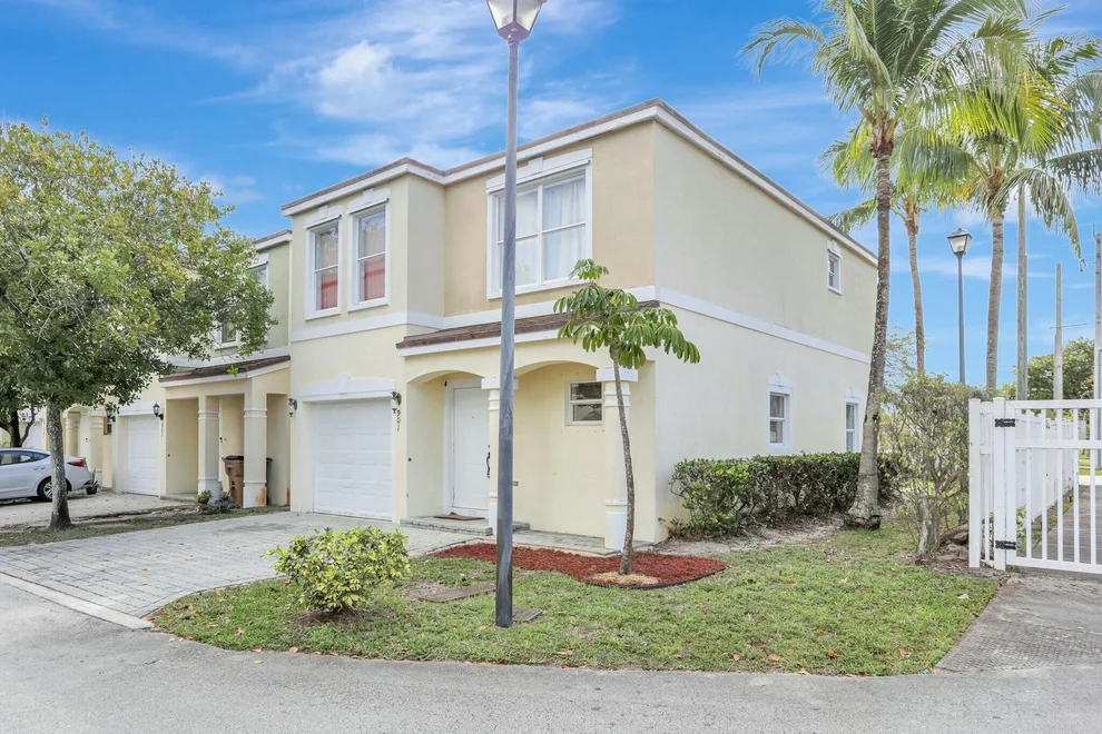 Unit for sale at 901 SW 15th Street, Deerfield Beach, FL 33441