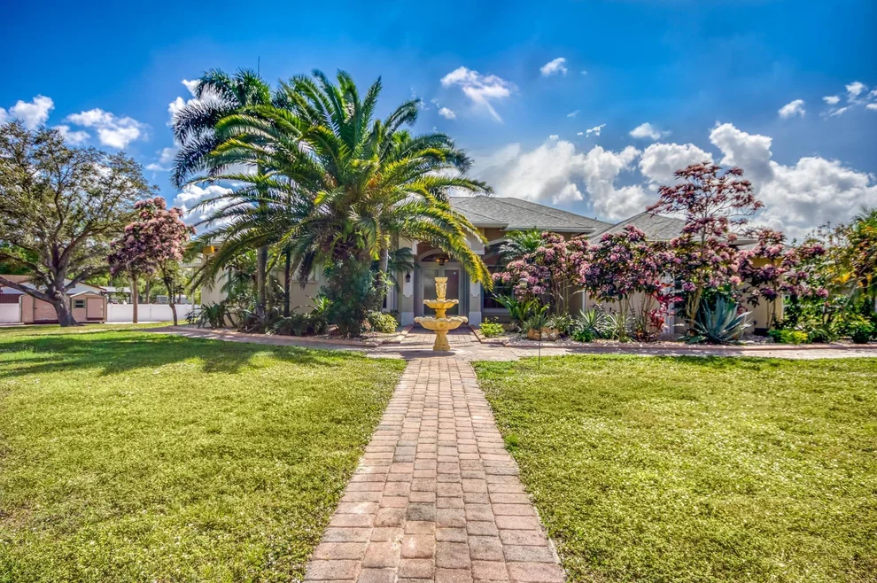 Unit for sale at 7260 Grapeview Boulevard, The Acreage, FL 33470