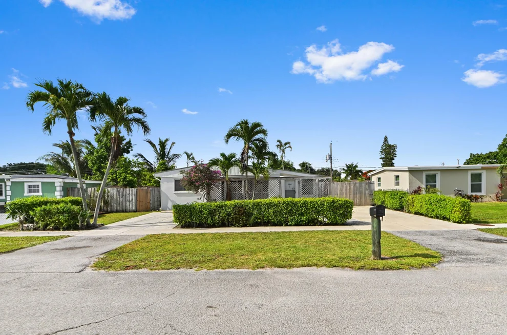 Unit for sale at 3892 Nowata Road, Lake Worth, FL 33462