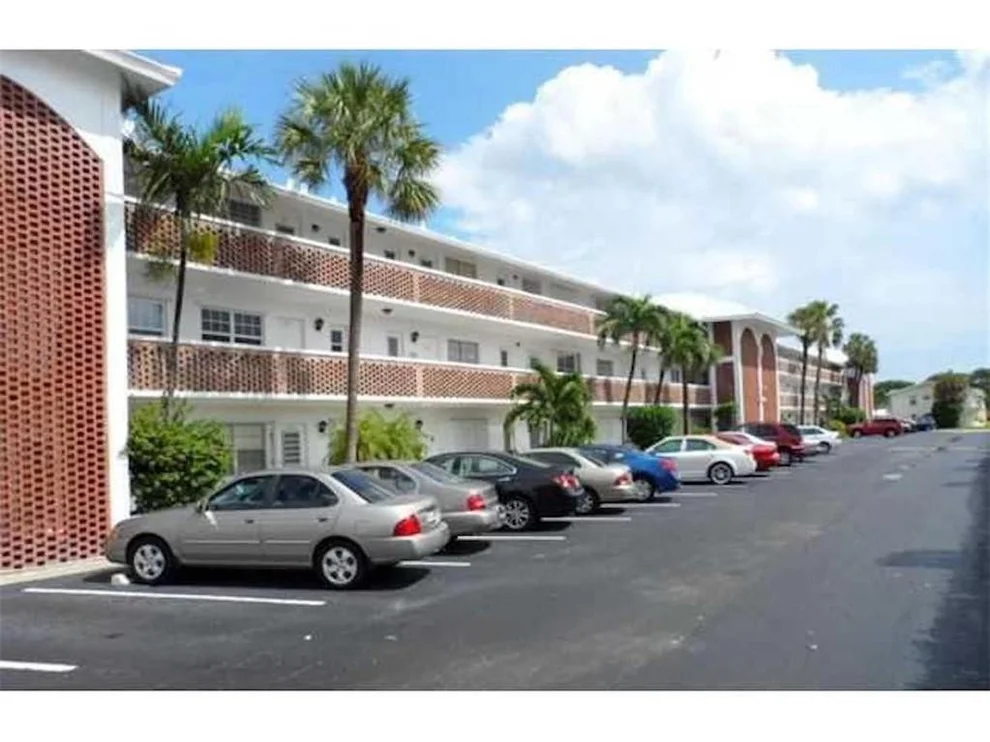 Unit for sale at 2050 NE 39th Street, Lighthouse Point, FL 33064