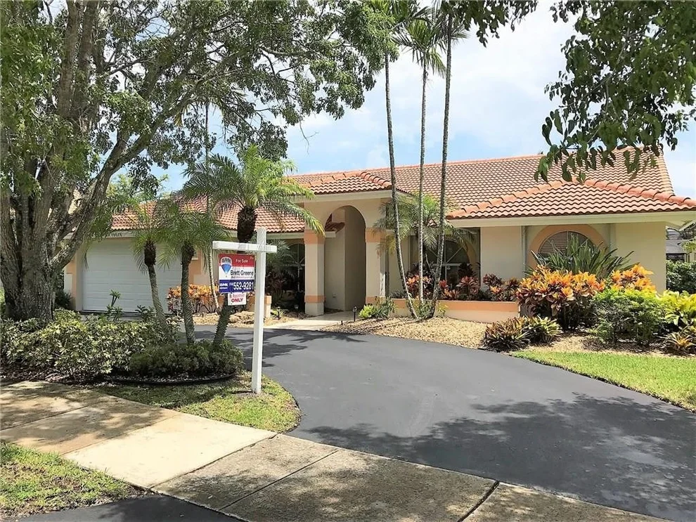 Unit for sale at 10078 N Springs Way, Coral Springs, FL 33076