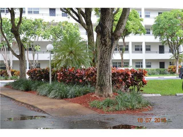 Unit for sale at 605 Oaks Drive, Pompano Beach, FL 33069