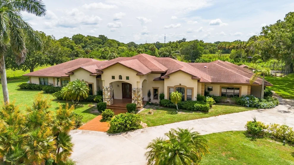 Unit for sale at 2085 SE 4th Street, Okeechobee, FL 34974