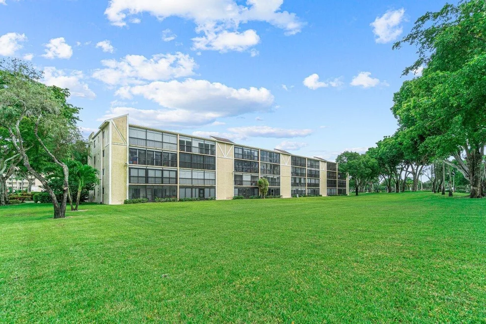 Unit for sale at 7267 Huntington Lane, Delray Beach, FL 33446