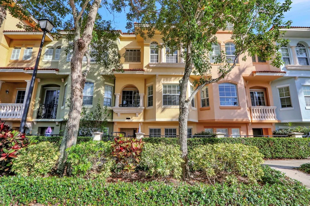 Unit for sale at 11858 Valencia Gardens Avenue, Palm Beach Gardens, FL 33410