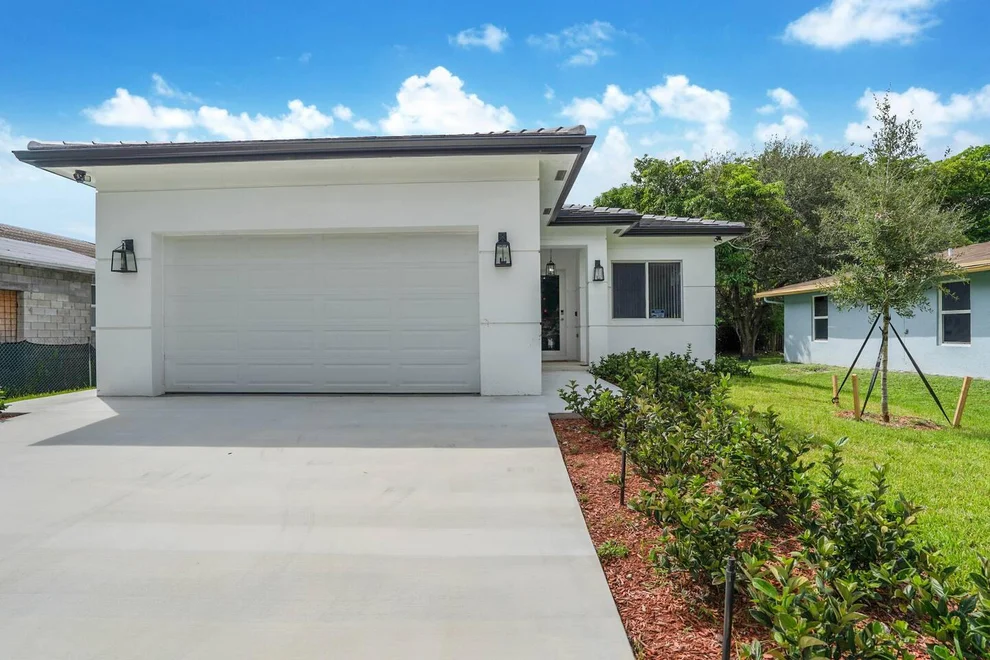 Unit for sale at 2962 NW 10th Court, Fort Lauderdale, FL 33311