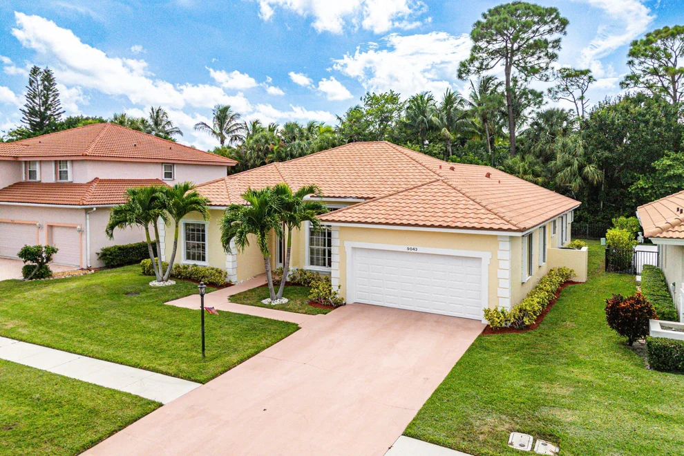 Unit for sale at 9043 Cypress Hollow Drive, Palm Beach Gardens, FL 33418