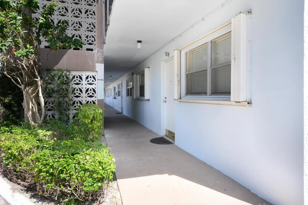 Unit for sale at 2000 S Federal Highway, Boynton Beach, FL 33435