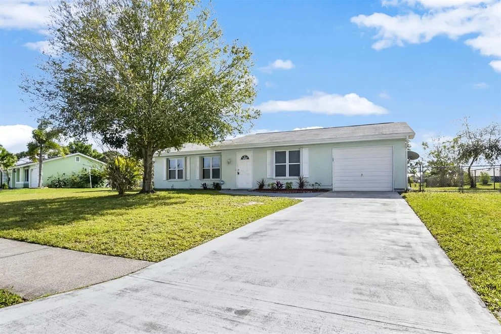Unit for sale at 702 SW Bridgeport Drive, Port St Lucie, FL 34953