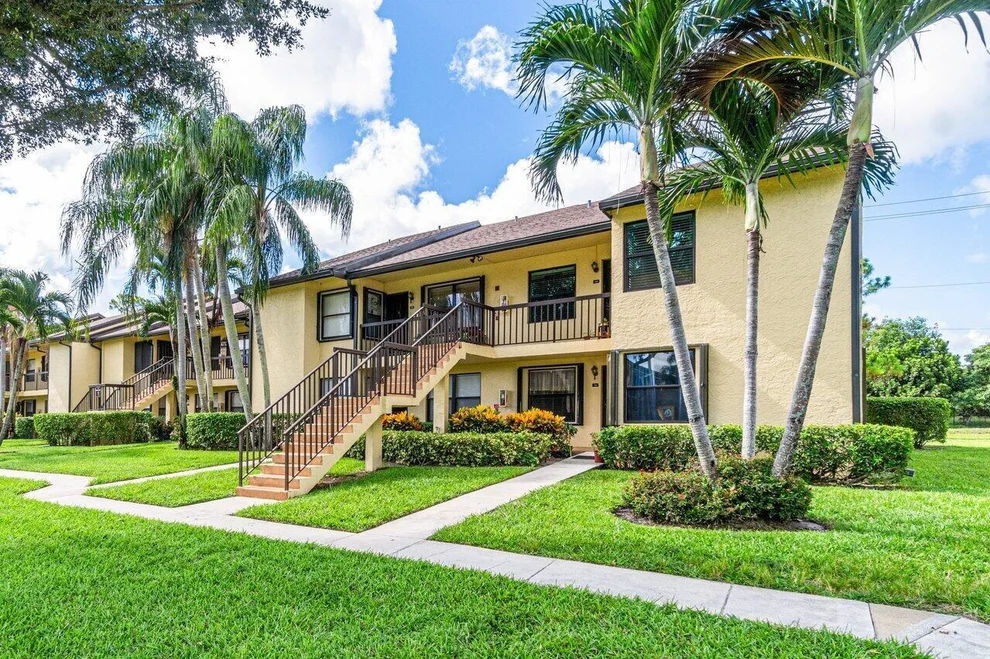 Unit for sale at 4712 E Lucerne Lakes Boulevard, Lake Worth, FL 33467
