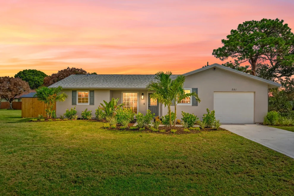 Unit for sale at 581 SE Crescent Avenue, Port St Lucie, FL 34984