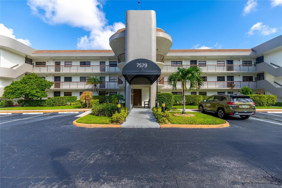 Unit for sale at 7579 NW 79th Avenue, Tamarac, FL 33321