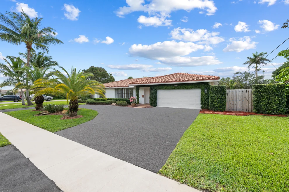 Unit for sale at 5660 SW 9th Street, Plantation, FL 33317