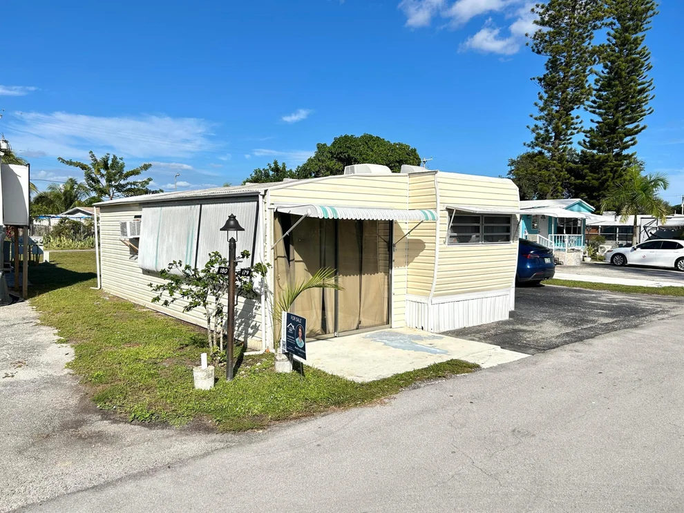 Unit for sale at 875 NE 48 Th St, Deerfield Beach, FL 33064