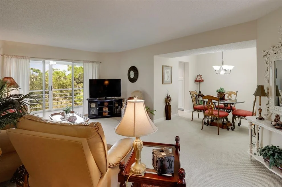Unit for sale at 3810 Via Poinciana, Lake Worth, FL 33467