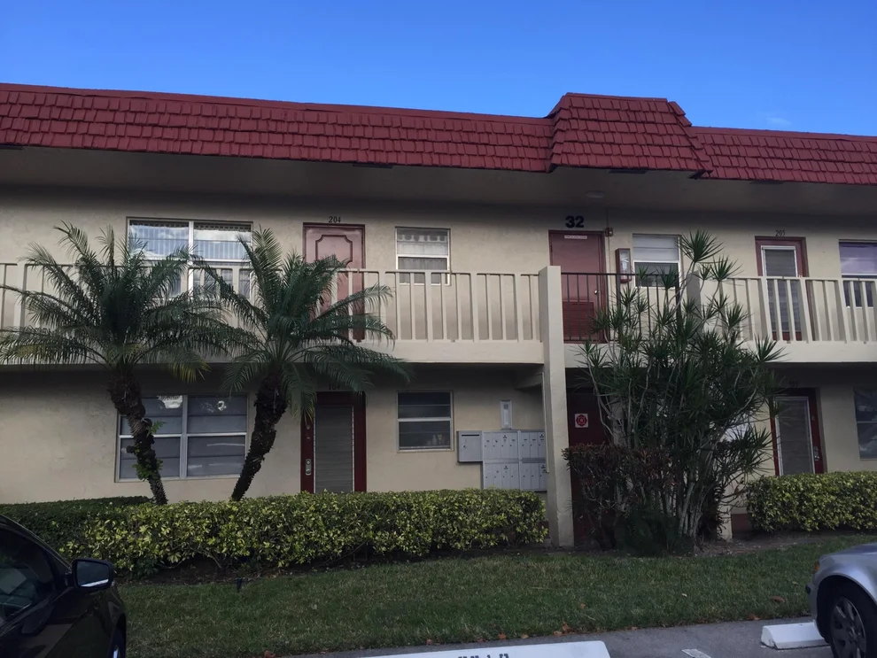 Unit for sale at 32 Abbey Lane, Delray Beach, FL 33446