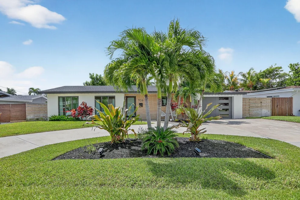 Unit for sale at 906 SE 13th Court, Deerfield Beach, FL 33441