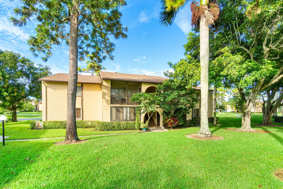 Unit for sale at 440 Pine Glen Lane, Greenacres, FL 33463